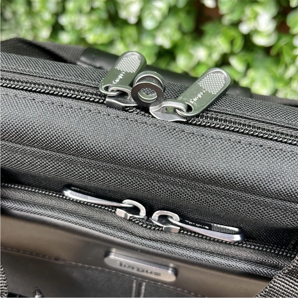 Targus 15-16” Classic Slim Black Briefcase Laptop Bag UNISEX